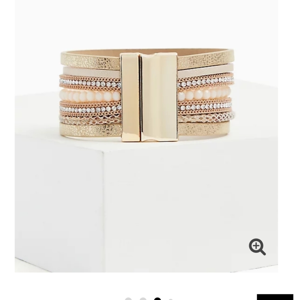 🆕GOLD-TONE MAGNETIC BRACELET - Picture 3 of 4